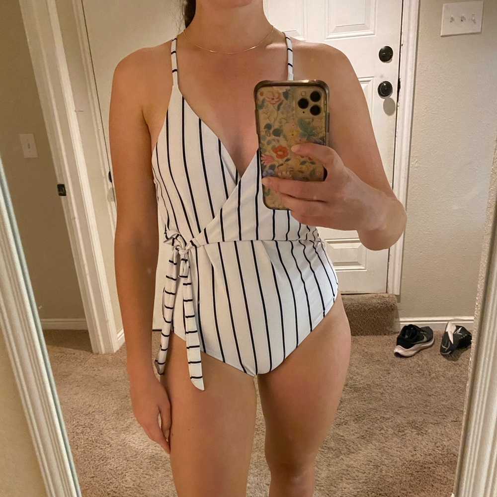 Size Medium fits like a medium and so cute